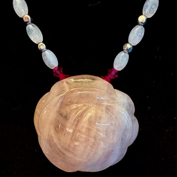 Rose Quartz Carved Rose necklace with Swarovski Crystal beads - Picture 2 of 3